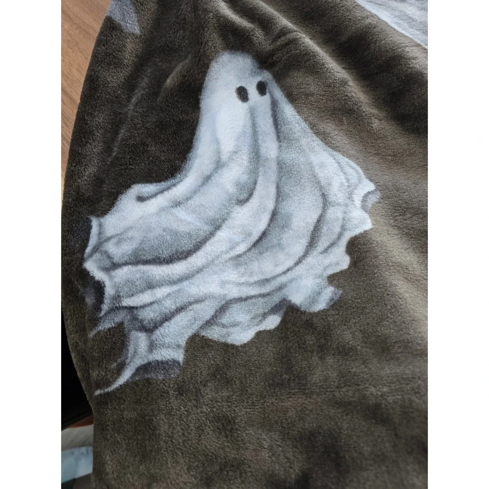 DECO Halloween Ghost Soft Plush Throw Blanket Grey 50x70 Spooky Brooms Viral